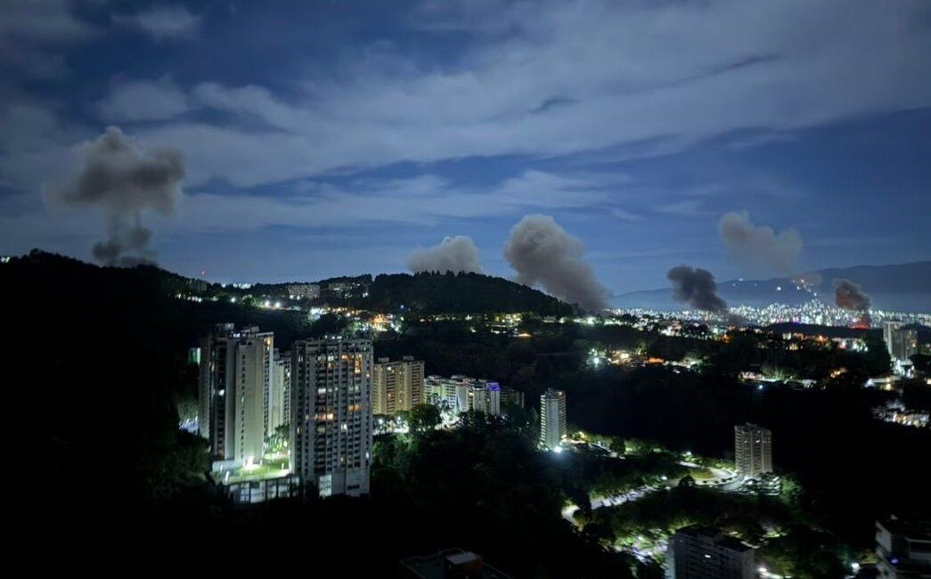 Varias detonaciones y explosiones se han escuchado en la madrugada de este sábado en Caracas. Varias detonaciones y explosiones se han escuchado en la madrugada de este sábado en Caracas.