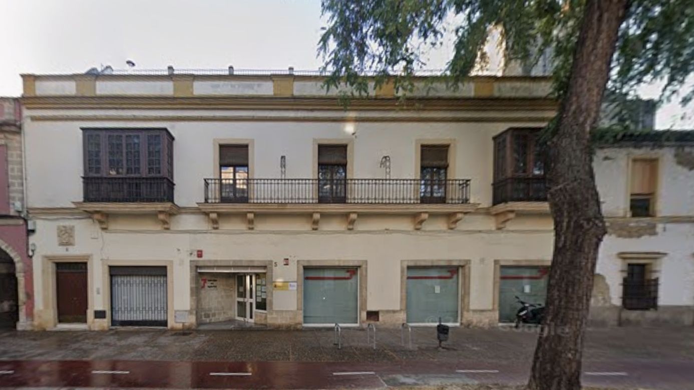 El antiguo edificio de la Tesorería General de la Seguridad Social en la calle Ancha.