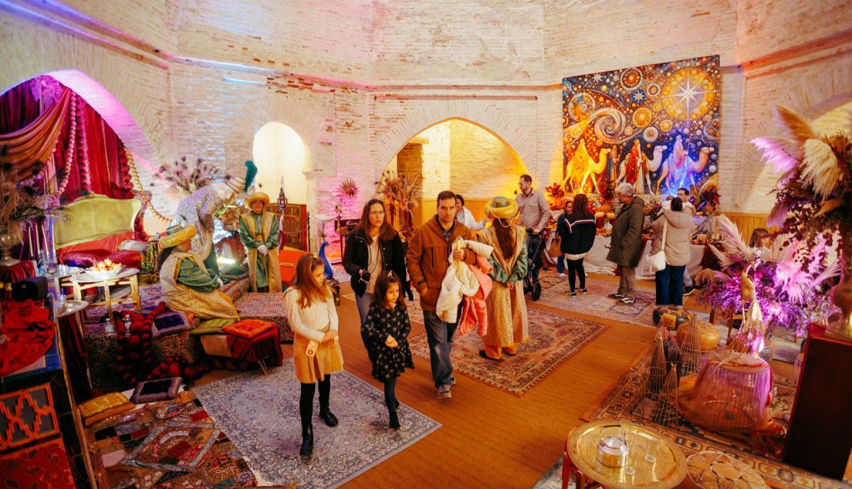 Las familias se acercan al Cartero Real.