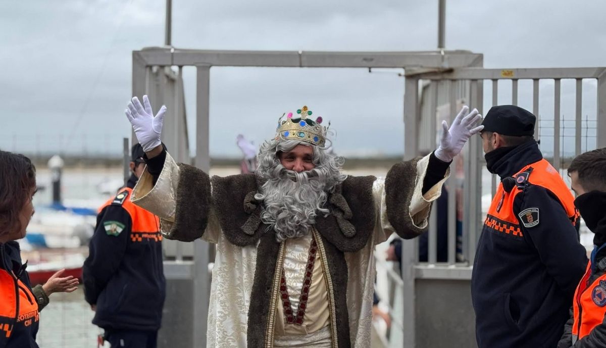 Así ha sido la Cabalgata de Reyes Magos en esta barriada de Puerto Real.