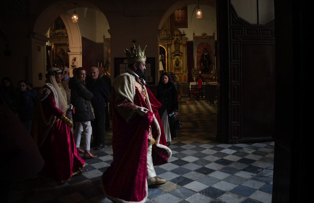 Los Reyes Magos visitan iglesias, residencias y hospitales este 5 de enero.