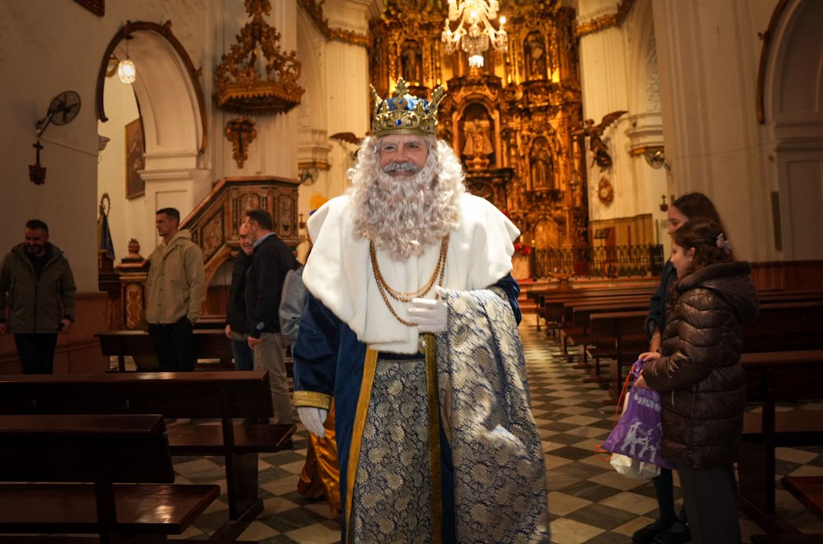 Los Reyes Magos visitan iglesias, residencias y hospitales este 5 de enero.