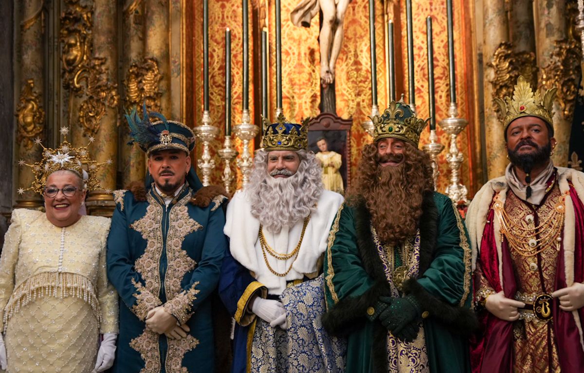 Los Reyes Magos visitan iglesias, residencias y hospitales este 5 de enero.