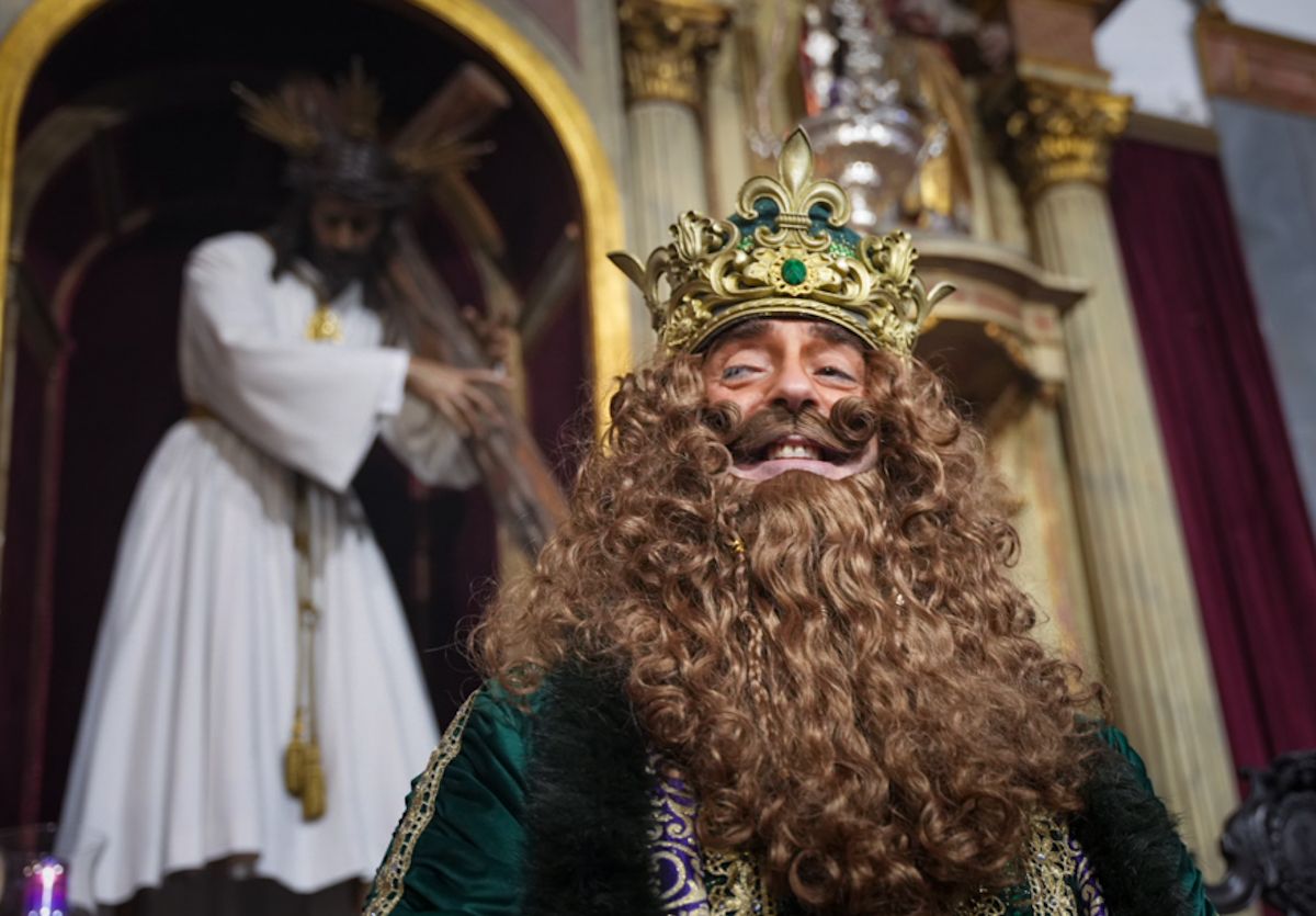 Los Reyes Magos visitan iglesias, residencias y hospitales este 5 de enero.