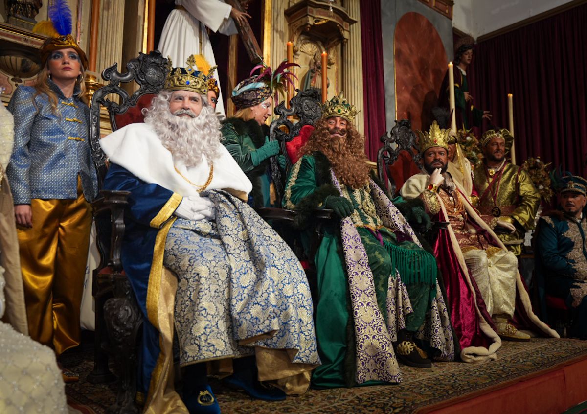 Los Reyes Magos visitan iglesias, residencias y hospitales este 5 de enero.