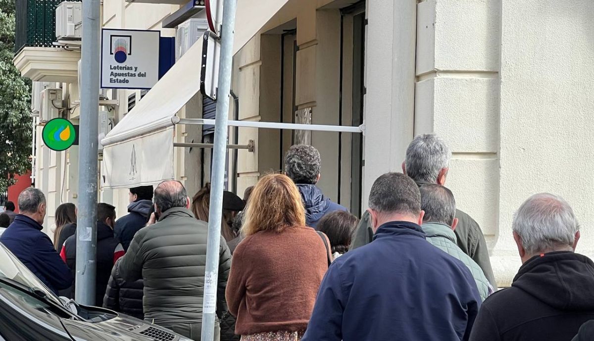 Colas en la administración El Paraíso en Jerez, hace apenas 24 horas.