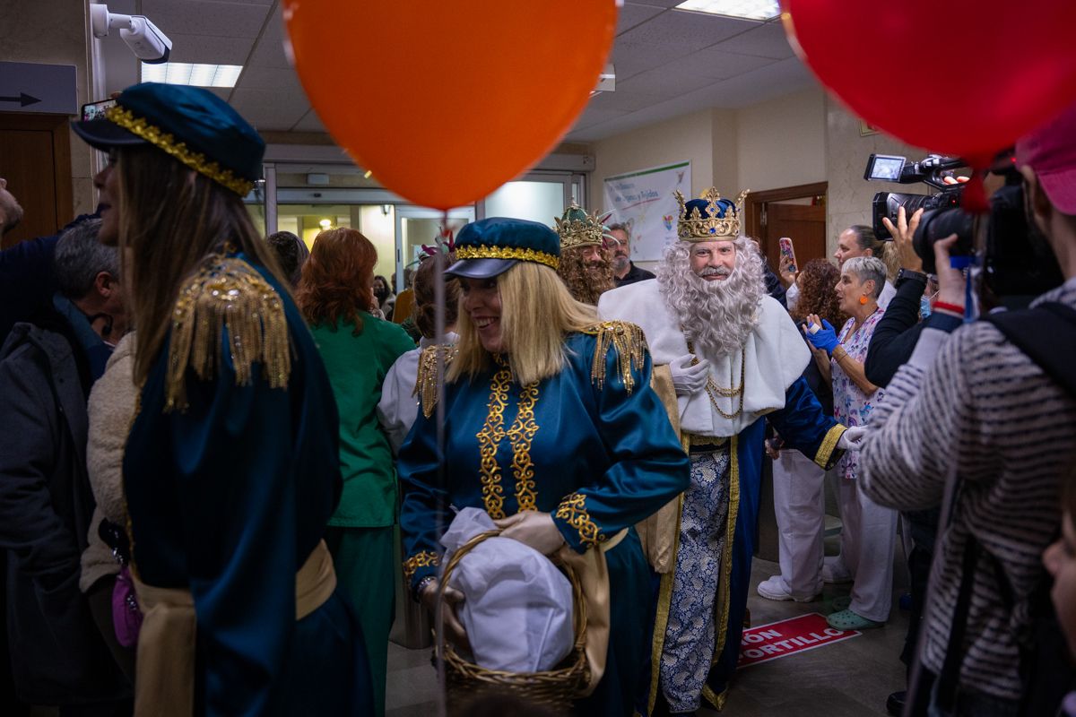 Los Reyes Magos visitan iglesias, residencias y hospitales este 5 de enero.