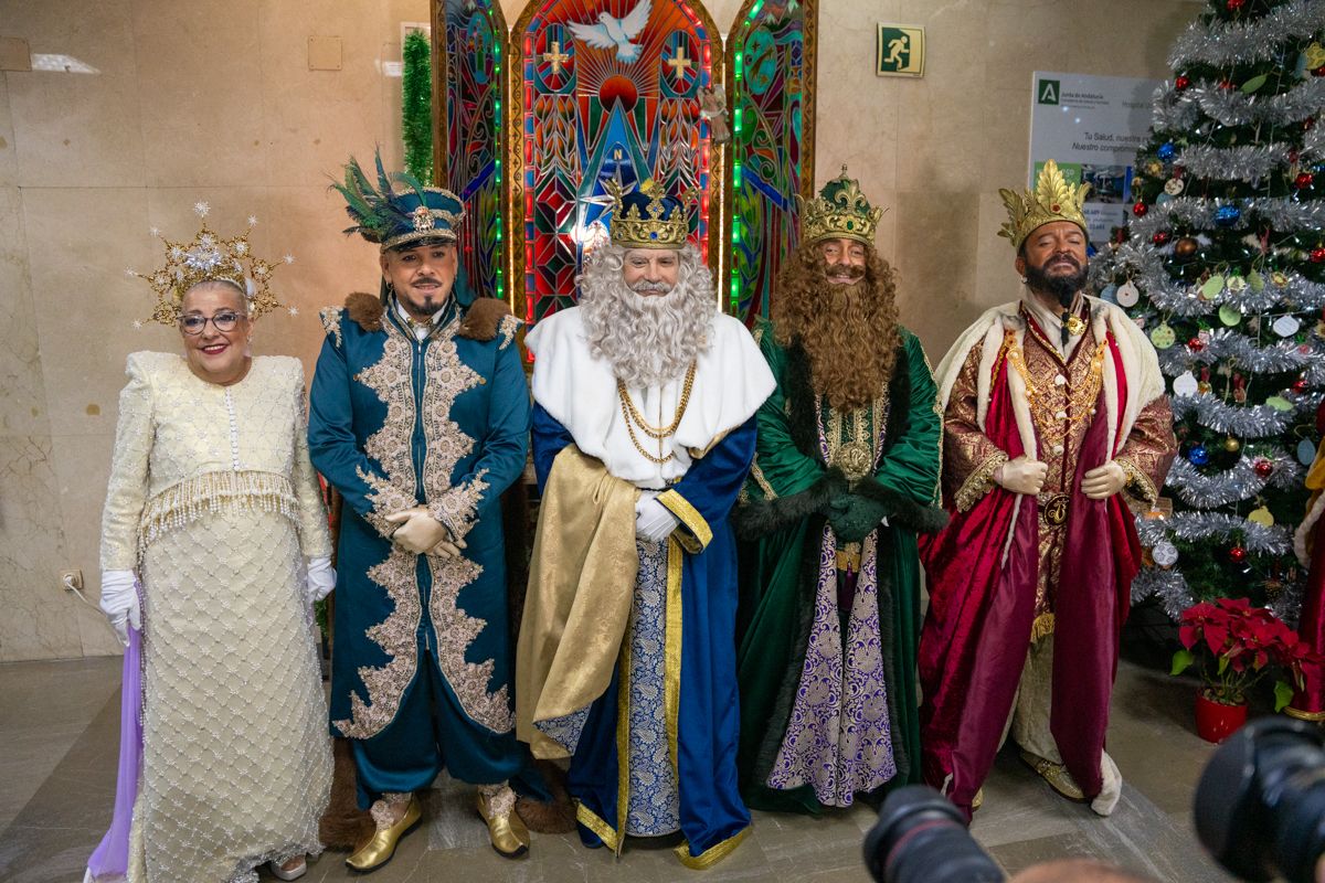 Los Reyes Magos visitan iglesias, residencias y hospitales este 5 de enero.