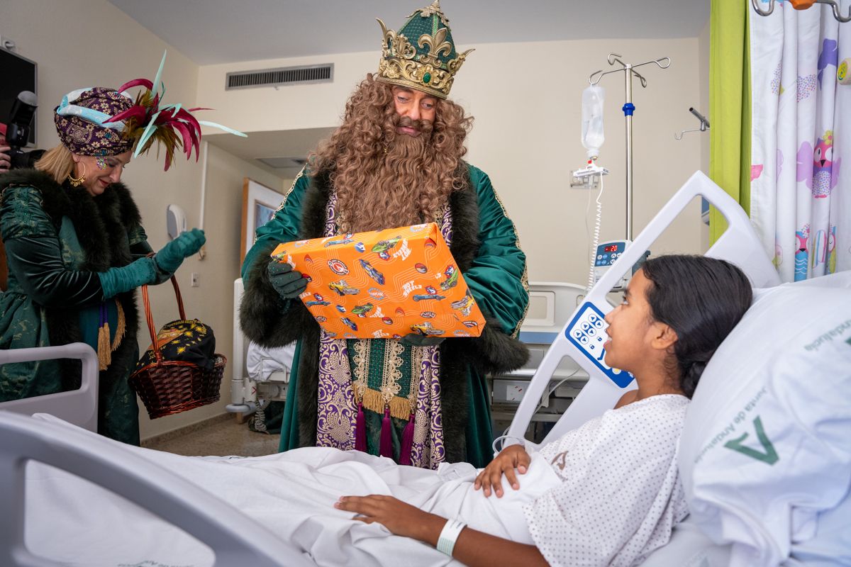 Los Reyes Magos visitan iglesias, residencias y hospitales este 5 de enero.