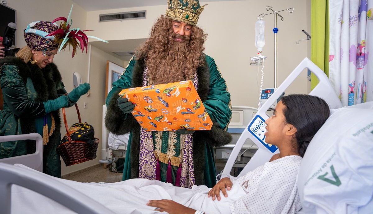 Los Reyes Magos visitan iglesias, residencias y hospitales este 5 de enero.