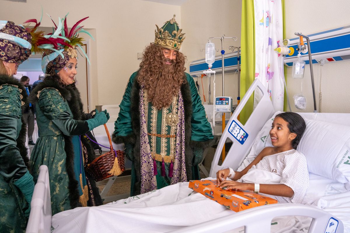 Los Reyes Magos visitan iglesias, residencias y hospitales este 5 de enero.