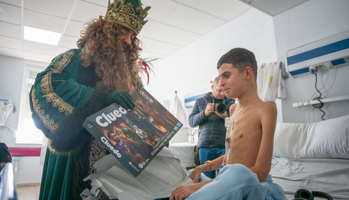 Los Reyes Magos visitan iglesias, residencias y hospitales este 5 de enero.