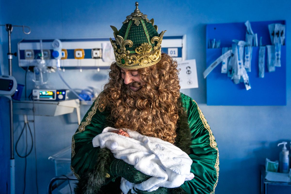 Los Reyes Magos visitan iglesias, residencias y hospitales este 5 de enero.