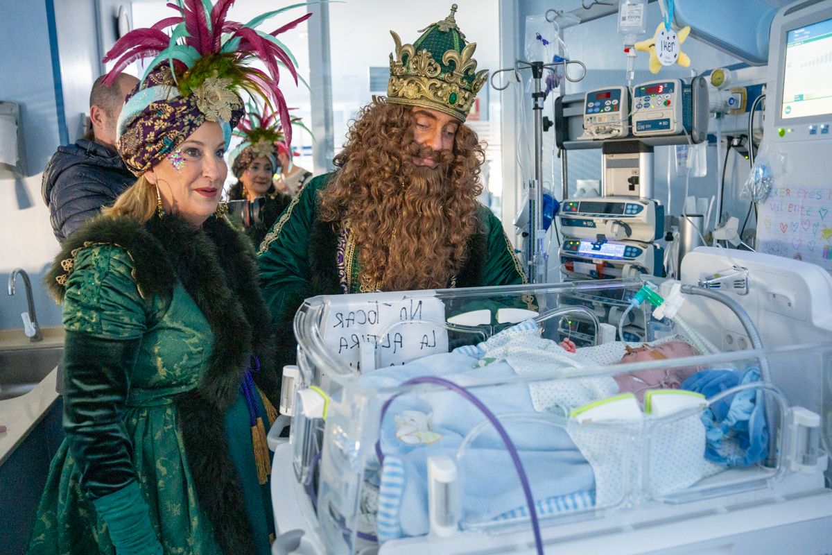 Los Reyes Magos visitan iglesias, residencias y hospitales este 5 de enero.