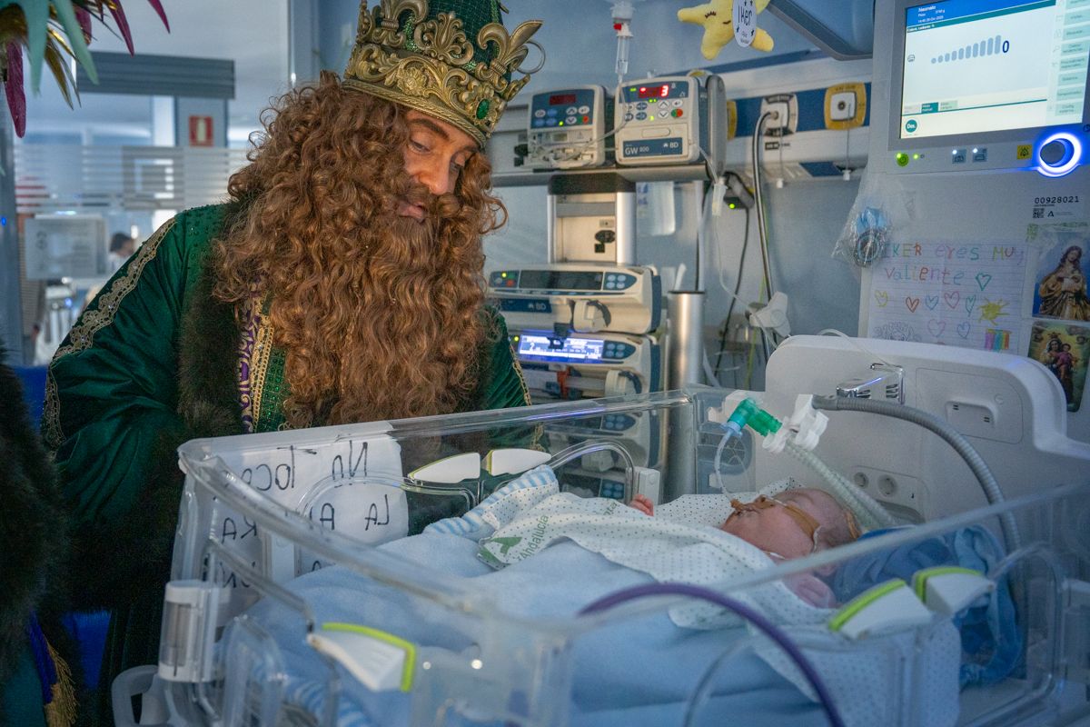 Los Reyes Magos visitan iglesias, residencias y hospitales este 5 de enero.