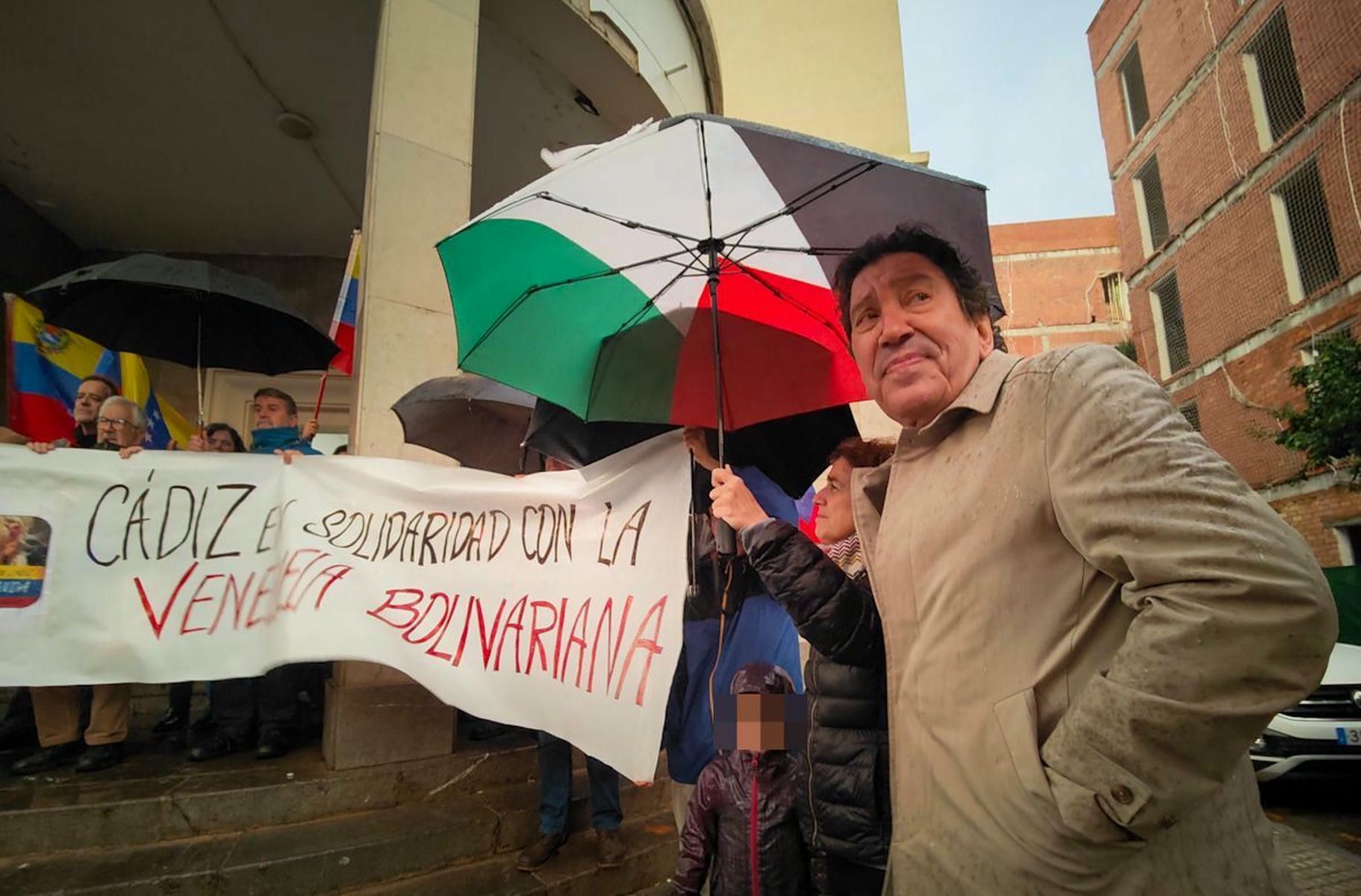 Barroso, en la manifestación de apoyo a Maduro en Cádiz.