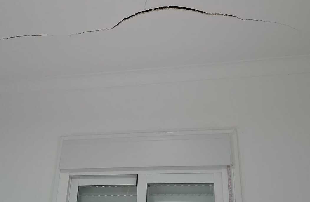 La gran grieta que se ha encontrado una vecina de La Asunción.