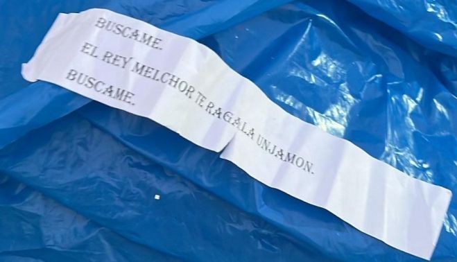 Papeles repartidos en El Cuervo.