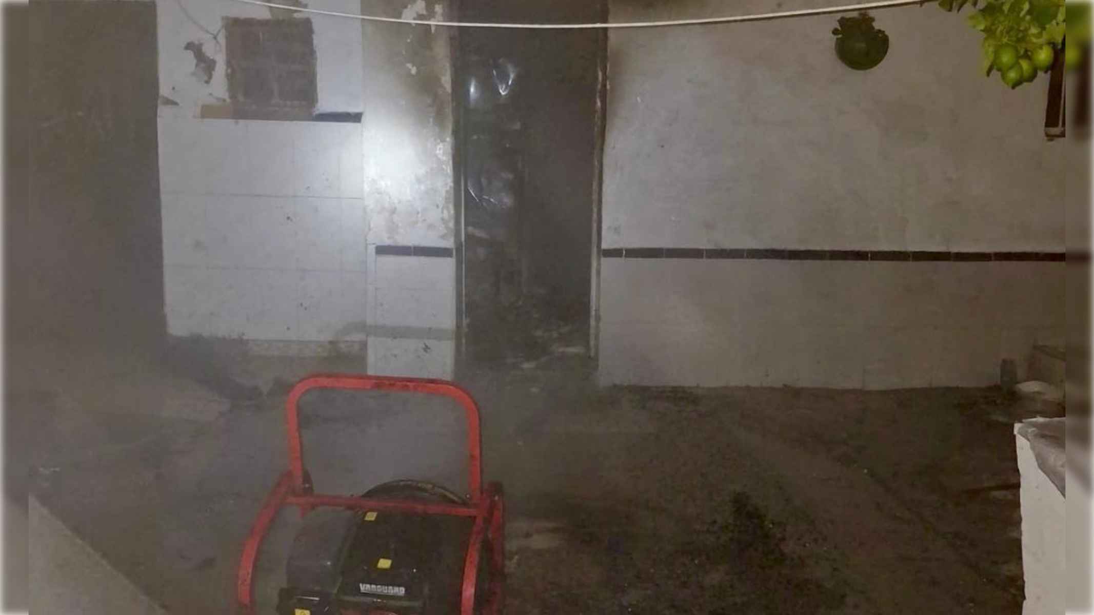 Una imagen del inmueble afectado por el fuego.   FOTO: CONSORCIO DE BOMBEROS DE LA PROVINCIA DE CÁDIZ