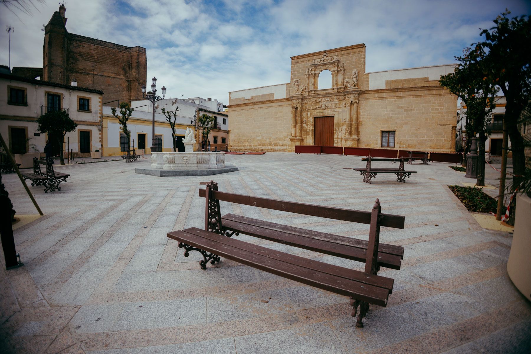 La plaza del Mercado, con el palacio de Riquelme al fondo.