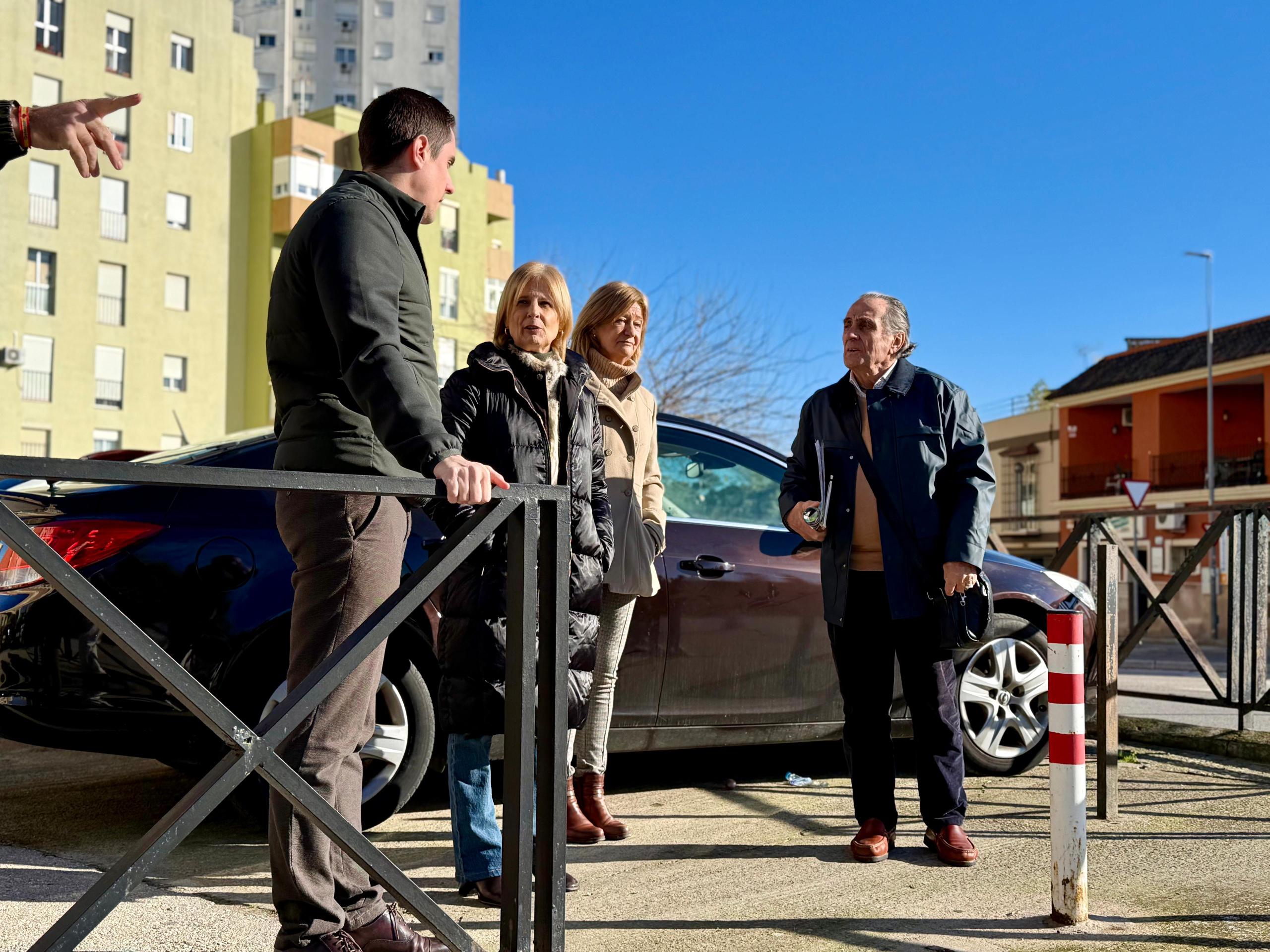 La alcaldesa María José García-Pelayo, con el teniente de alcaldesa Jaime Espinar y la delegada Carmen Pina, en Princi Jerez.