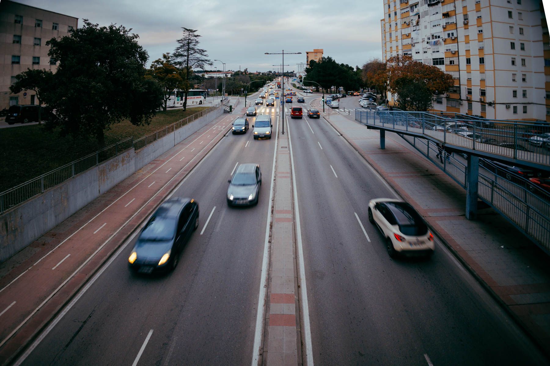 Coches circulando en Jerez, en una imagen de archivo.
