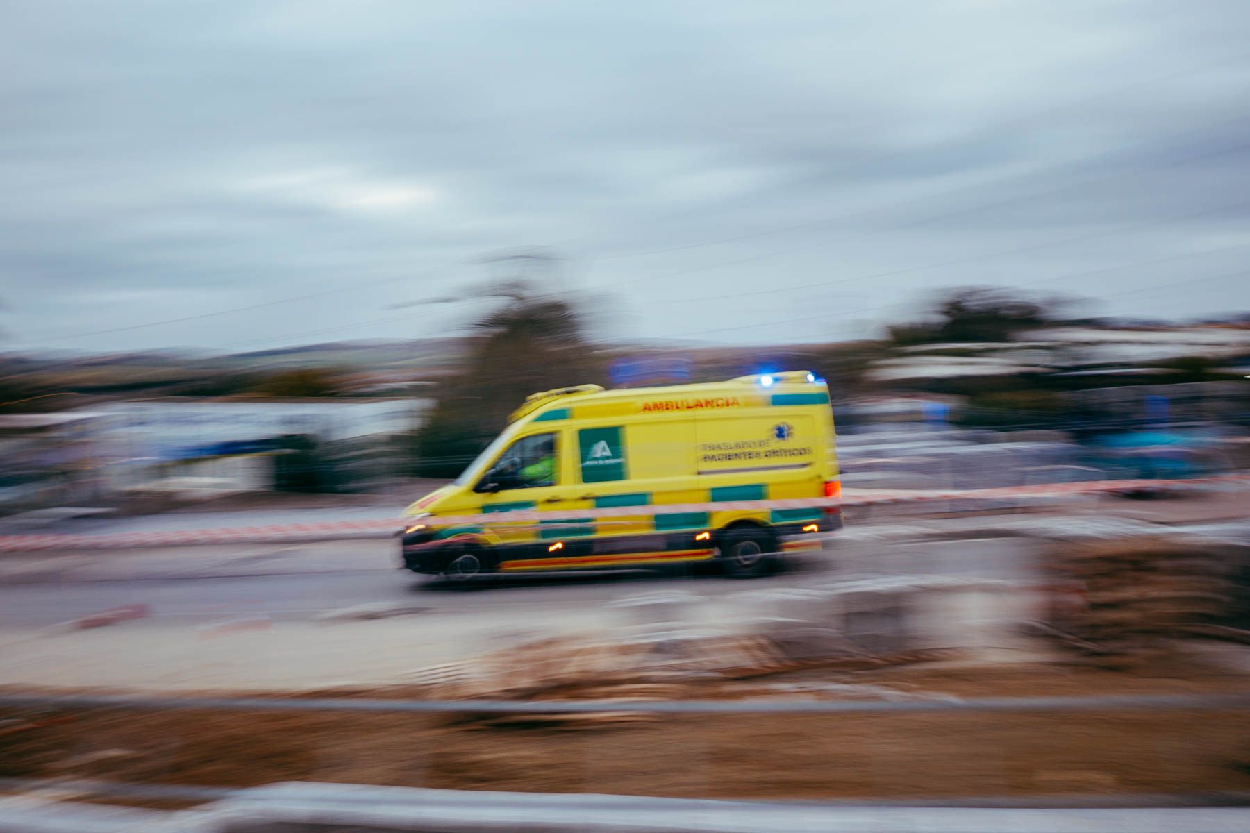 Una ambulancia del SAS, a toda velocidad. Una ambulancia del SAS, a toda velocidad.