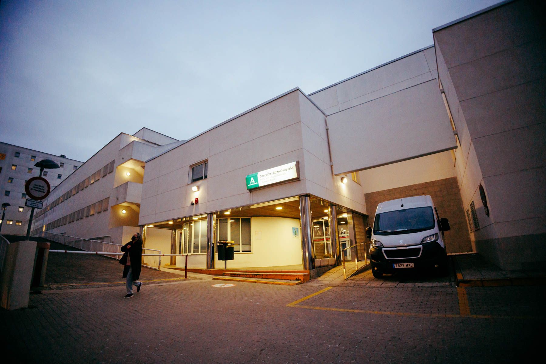 Una ambulancia, en el Hospital de Jerez, en una imagen reciente. 