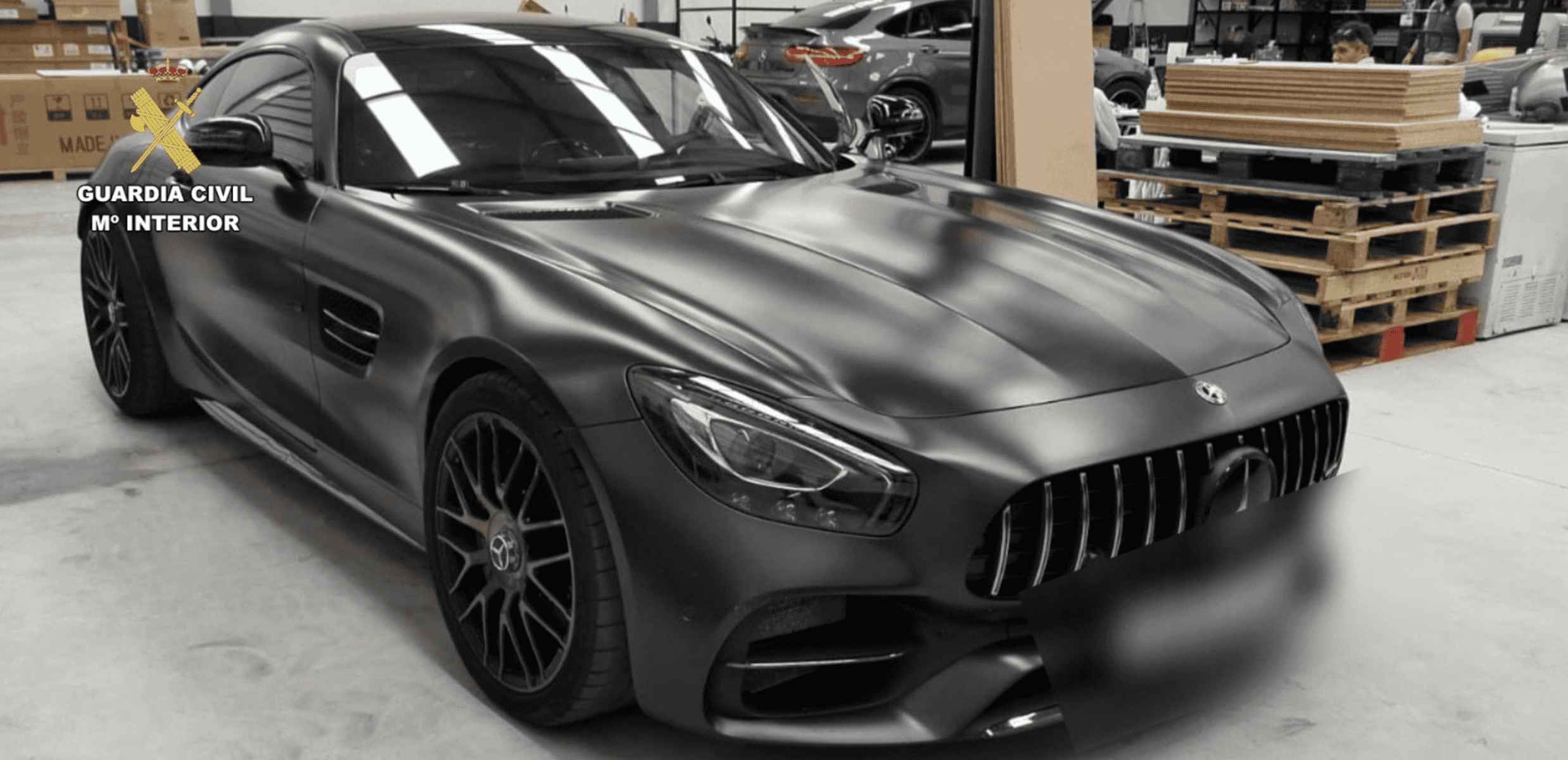 Uno de los vehículos de lujo intervenidos. Uno de los vehículos de lujo intervenidos.