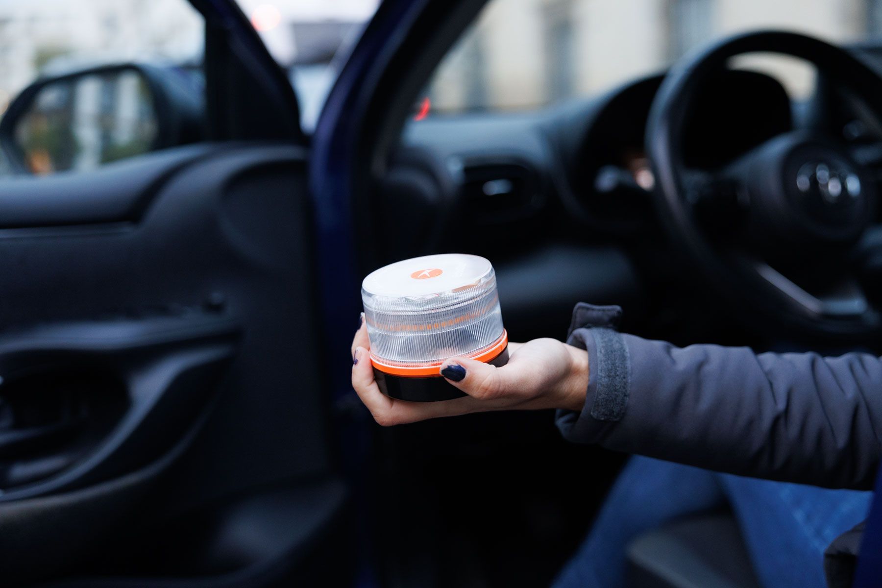 Imagen reciente de la baliza luminosa V-16.