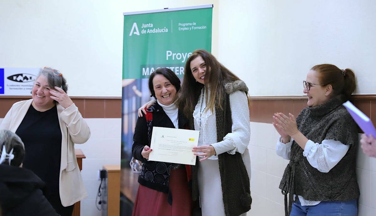 Nela Garcia entrega diplomas programa Magister 1 (1)