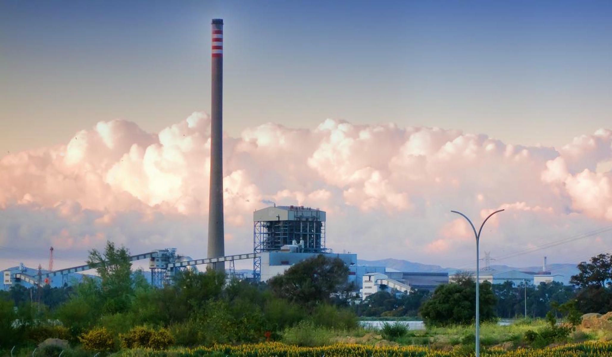 La central térmica de Los Barrios, en una imagen de Wikimedia.