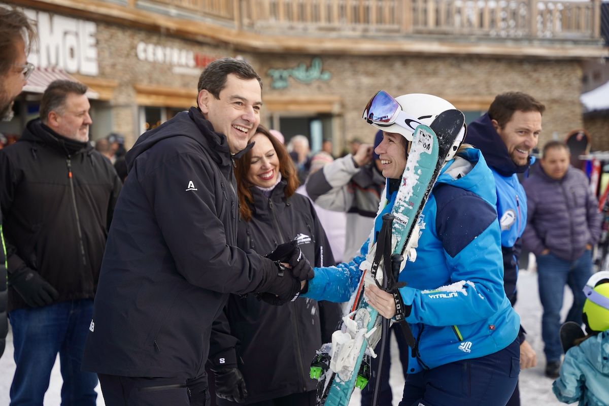 El presidente andaluz, Juanma Moreno, en Sierra Nevada.