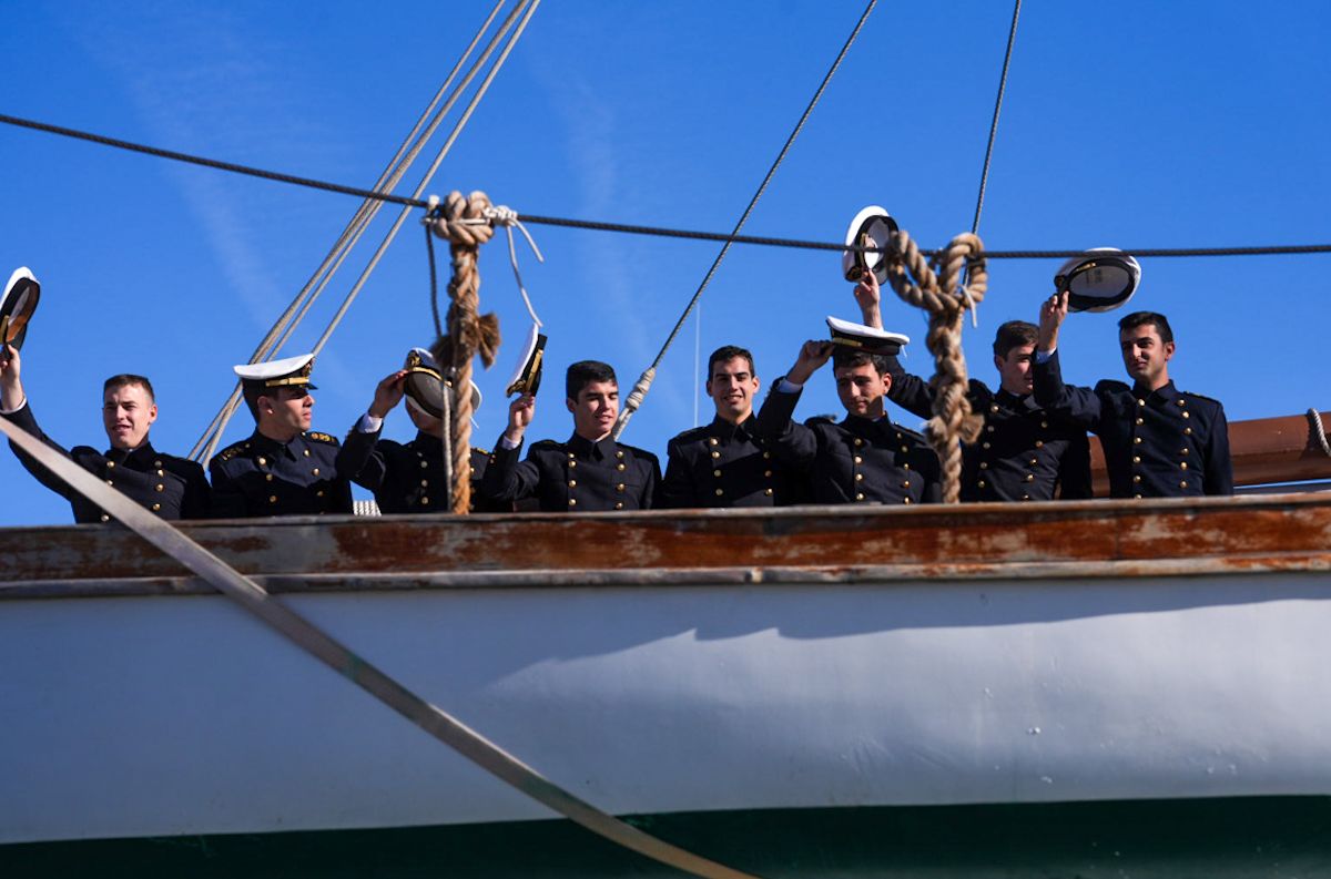 98 salida de Elcano desde el muelle de Cádiz 7