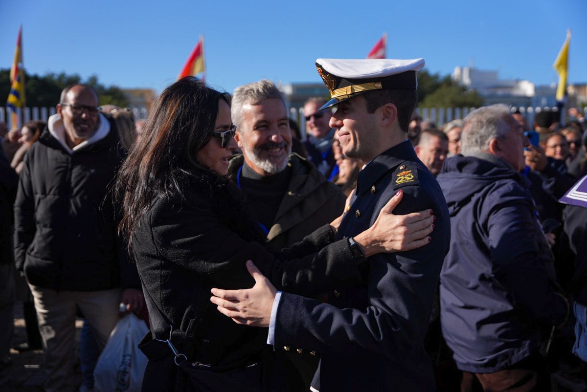98 salida de Elcano desde el muelle de Cádiz 18