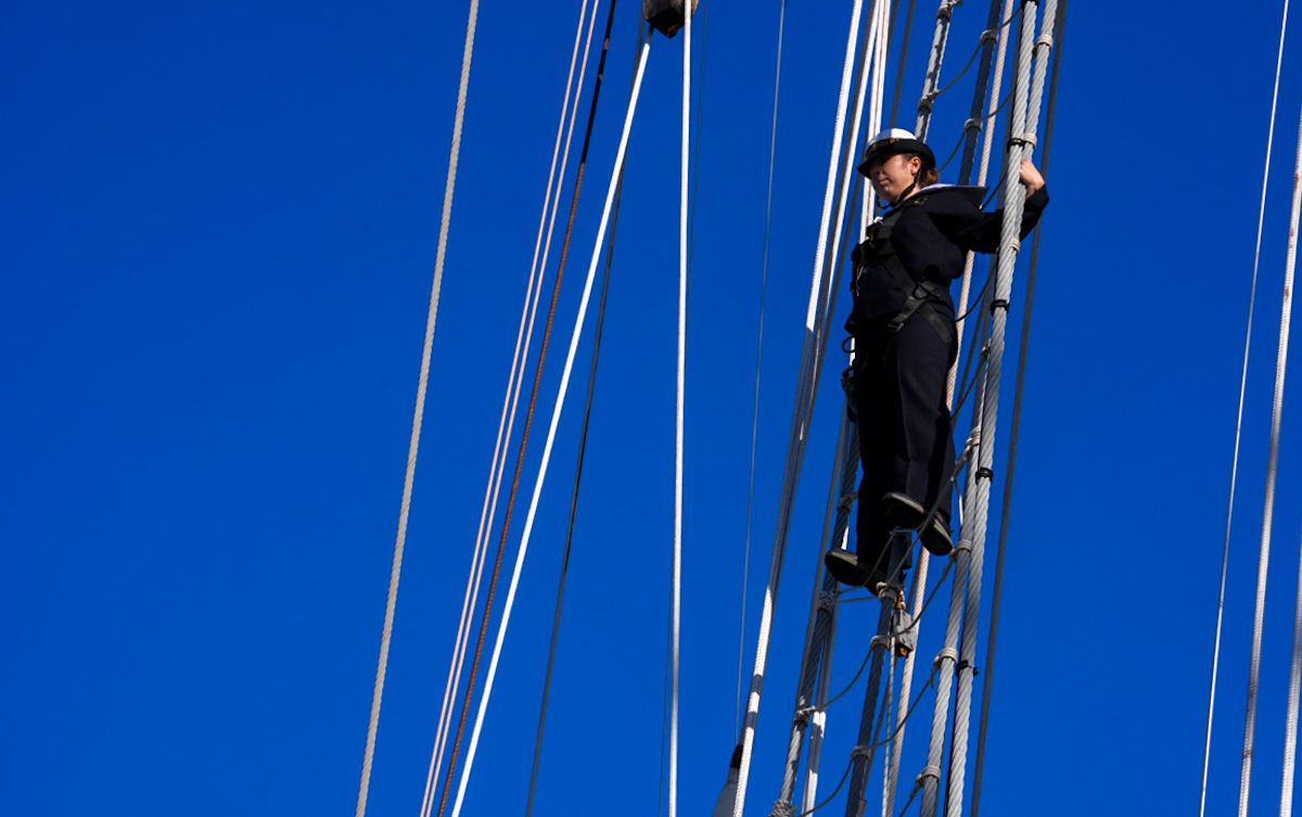 98 salida de Elcano desde el muelle de Cádiz 30