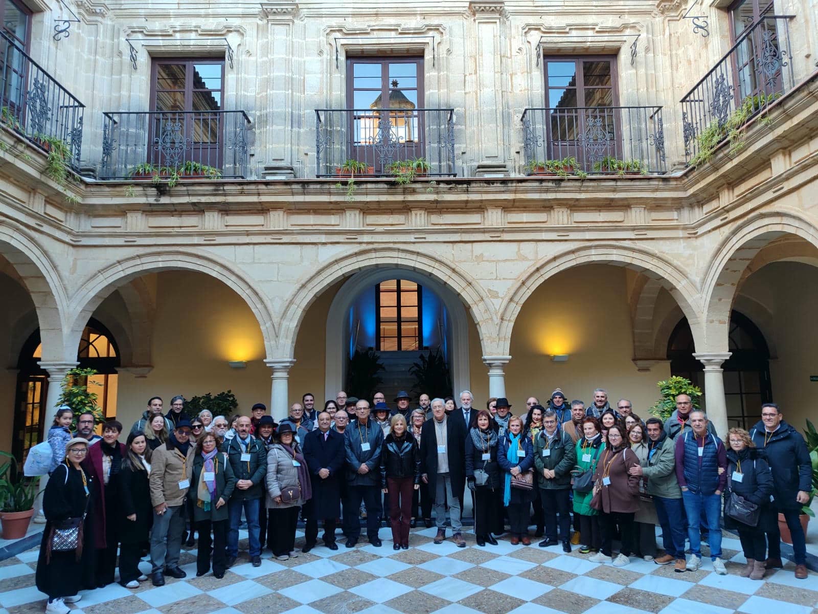 Foto de familia de la recepción municipal por el XX Congreso de Belenismo, que acoge este fin de semana Jerez.