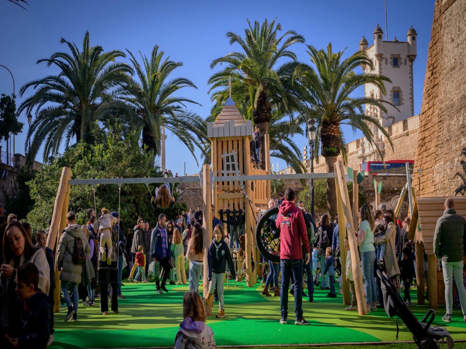 Inauguración de El Pelícano, un gran espacio de recreo en Cádiz junto a las Puertas de Tierra.