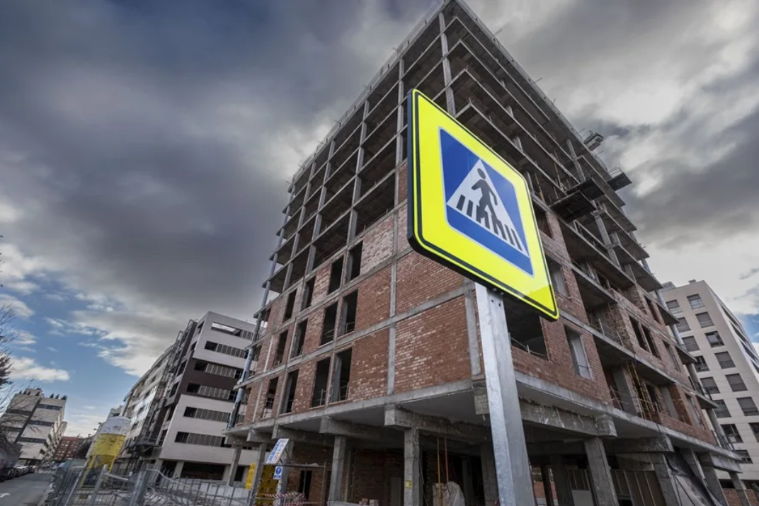 Edificio donde han encontrado los cadáveres.