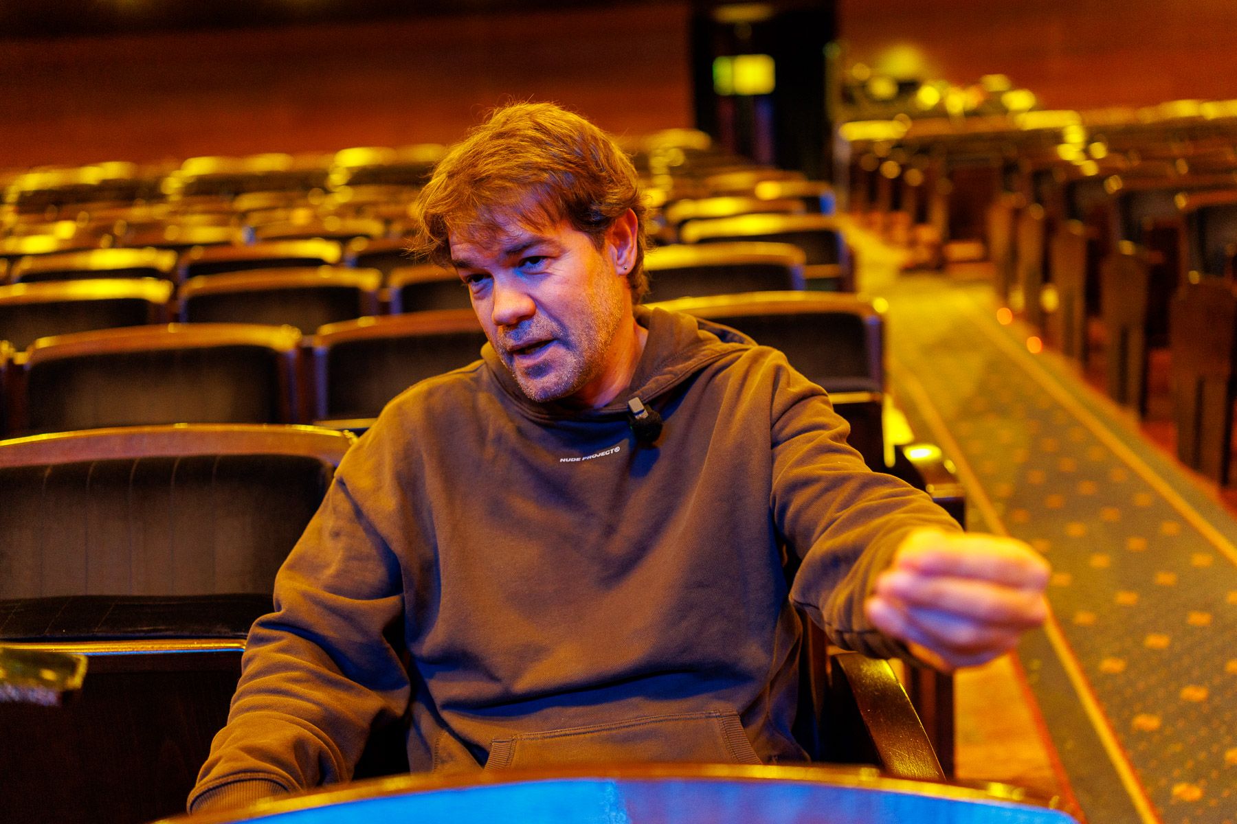 Juan Dávila, en el patio de butacas del Villamarta en una entrevista para lavozdelsur.es