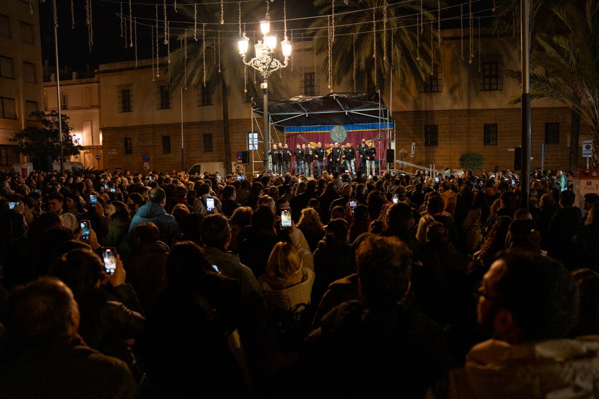 Ambiente en Fragela durante la Pestiñada 2026 en Cádiz, este pasado sábado por la noche.