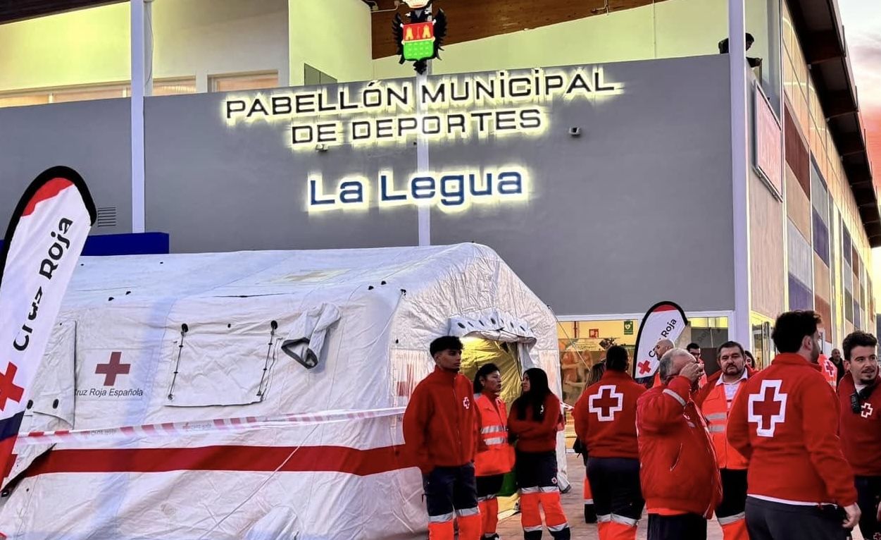Dispositivo de Cruz Roja en una de las ediciones de la carrera solidaria de la geoda de Pulpí.