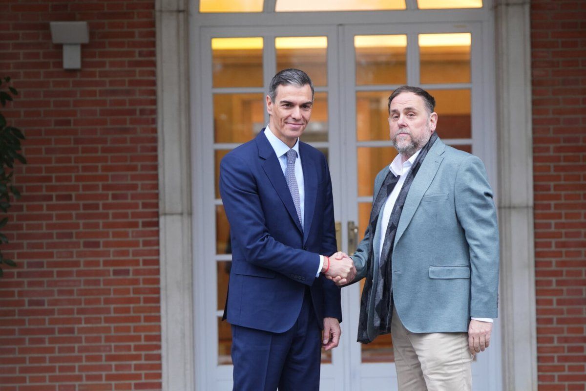 El presidente del gobierno, Pedro Sánchez, y el líder de ERC, Oriol Junqueras.