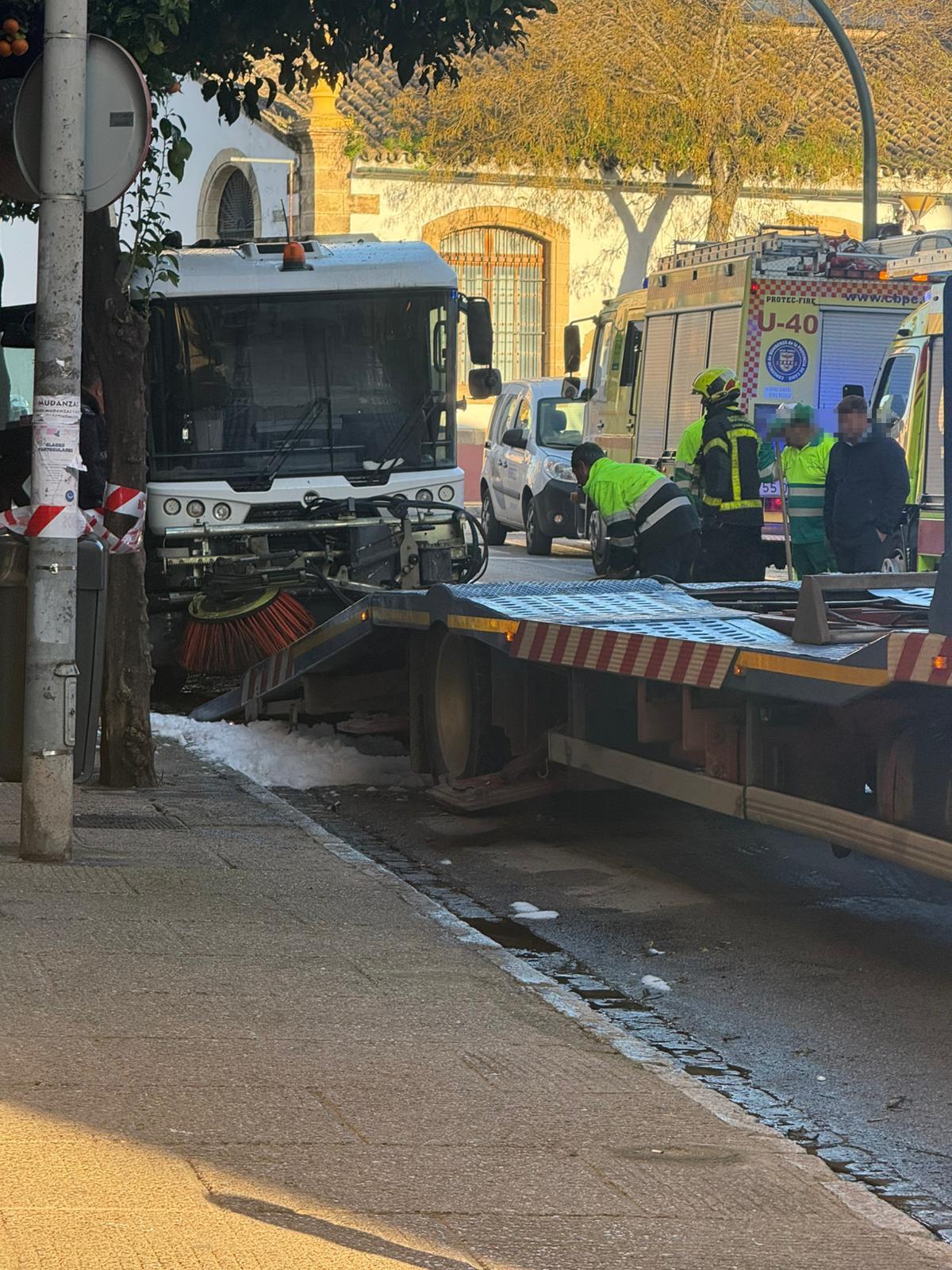 La retirada de la máquina por parte de la grúa.