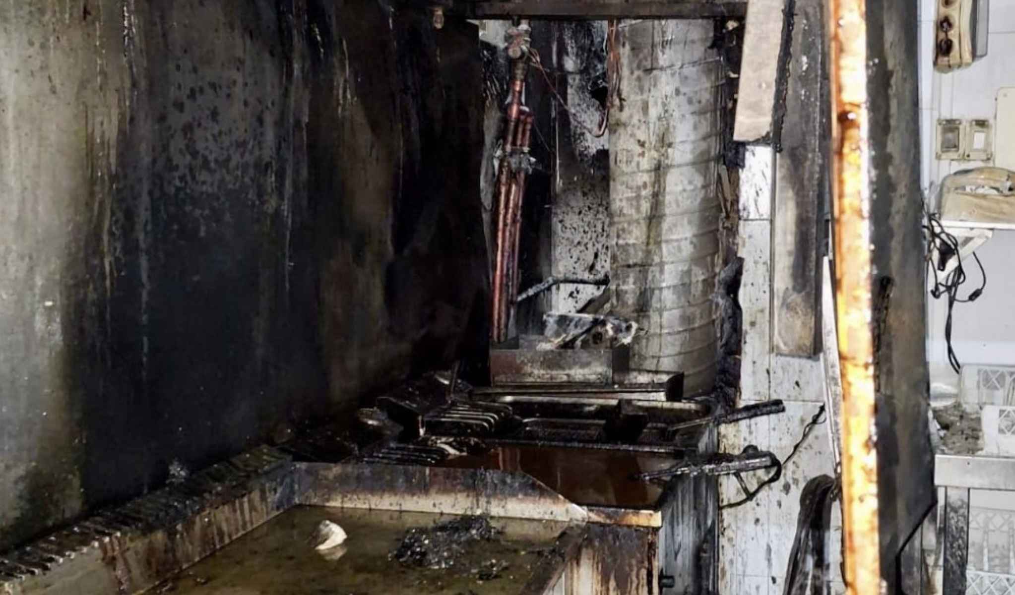 Una imagen de la cocina tras el fuego. FOTO: CONSORCIO DE BOMBEROS DE LA PROVINCIA DE CÁDIZ