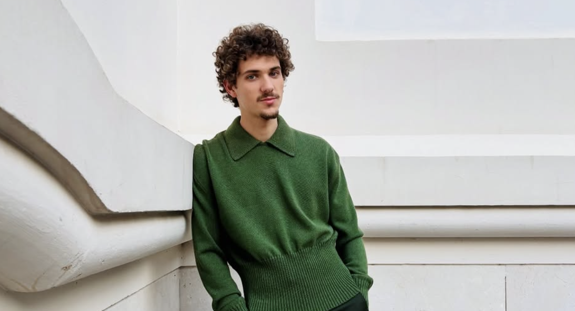 El actor sevillano Hugo Welzel, en una imagen promocional de una de sus películas.