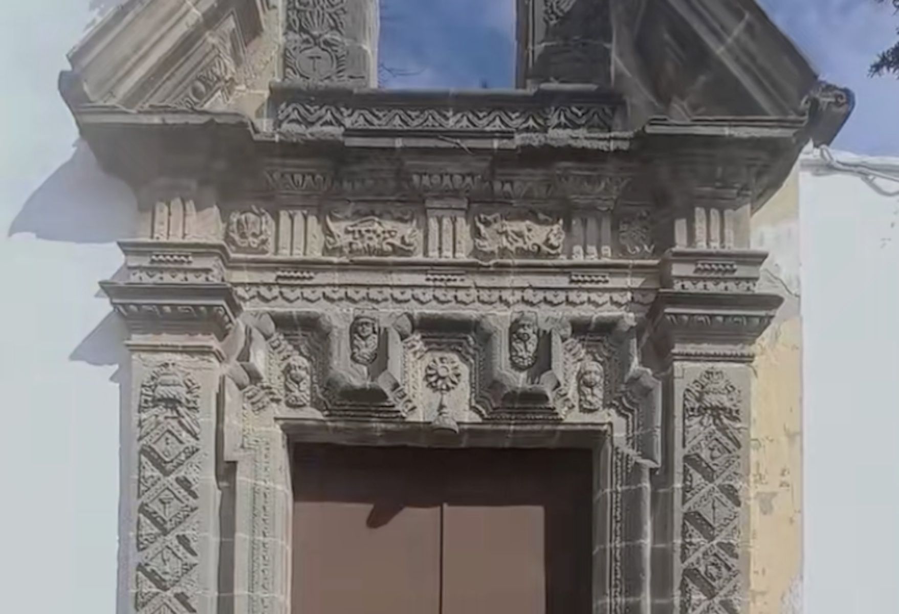 La portada barroca de la desaparecida iglesia de San Mateo el Chiquito en Jerez. La portada barroca de la desaparecida iglesia de San Mateo el Chiquito en Jerez.