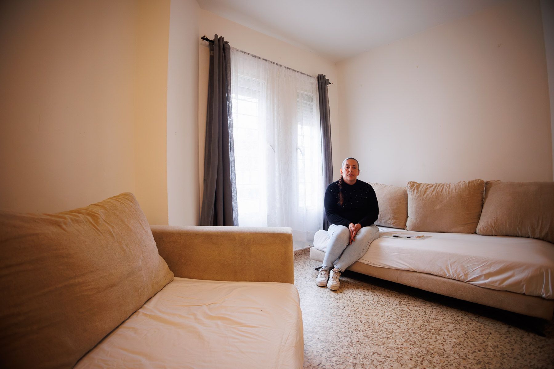 Vanesa Peralta, en el salón de la que todavía es su casa.