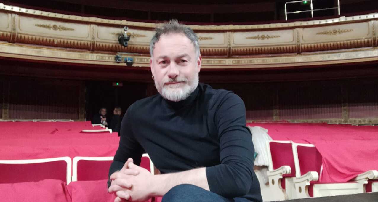 Andrés Bernal, posando en el teatro de La Zarzuela.