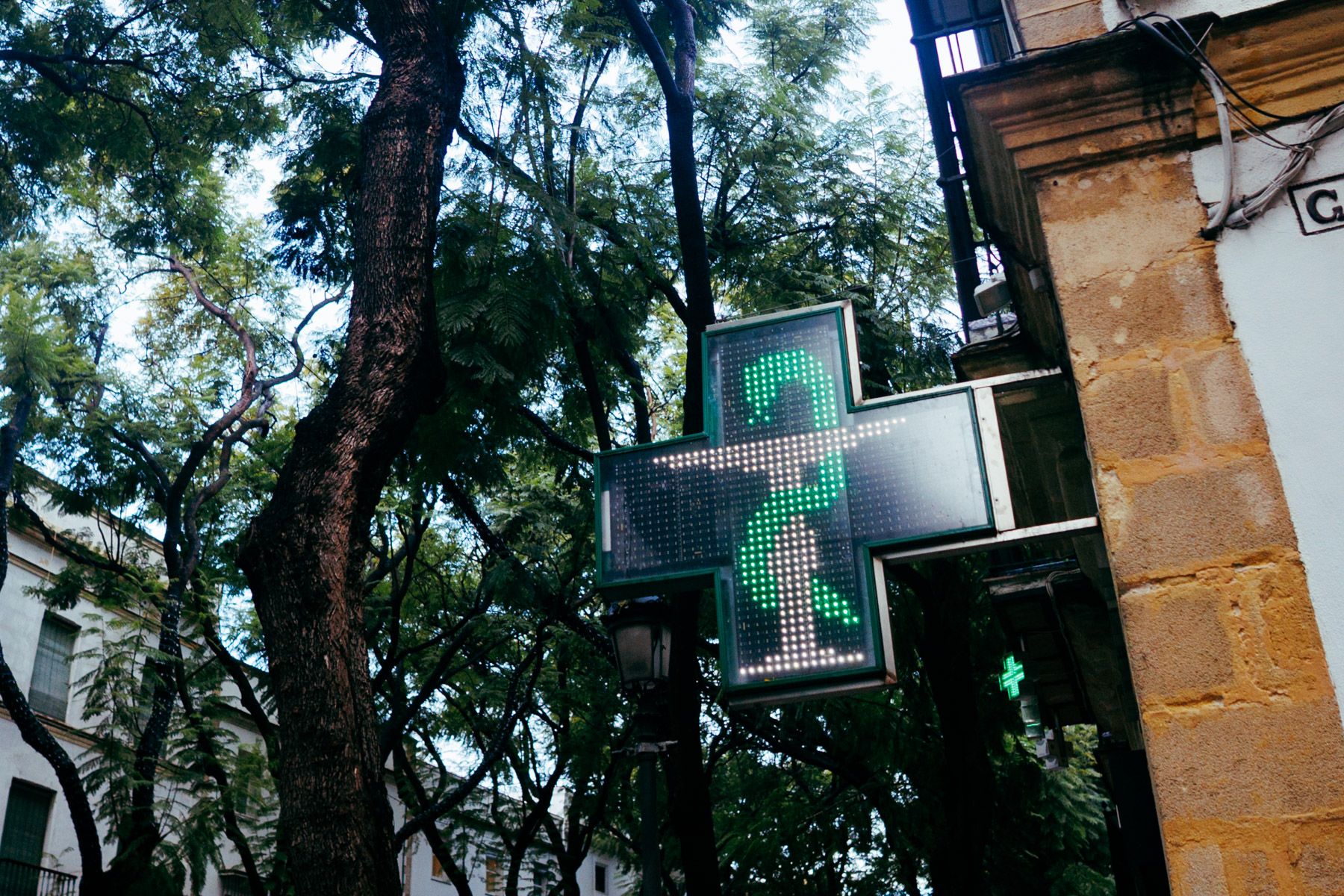 ¿Farmacias de guardia en pueblos sin urgencias 24 horas? Un debate abierto en Andalucía.